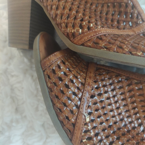 Indigo Rd block heels/sandals ~ Size 10M - Picture 3 of 10